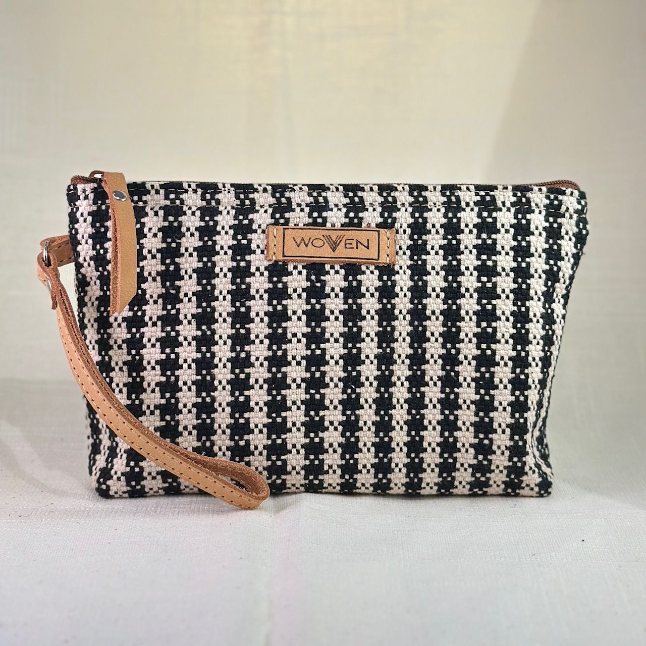 Woven Clutch 2.0 Sort & Hvit