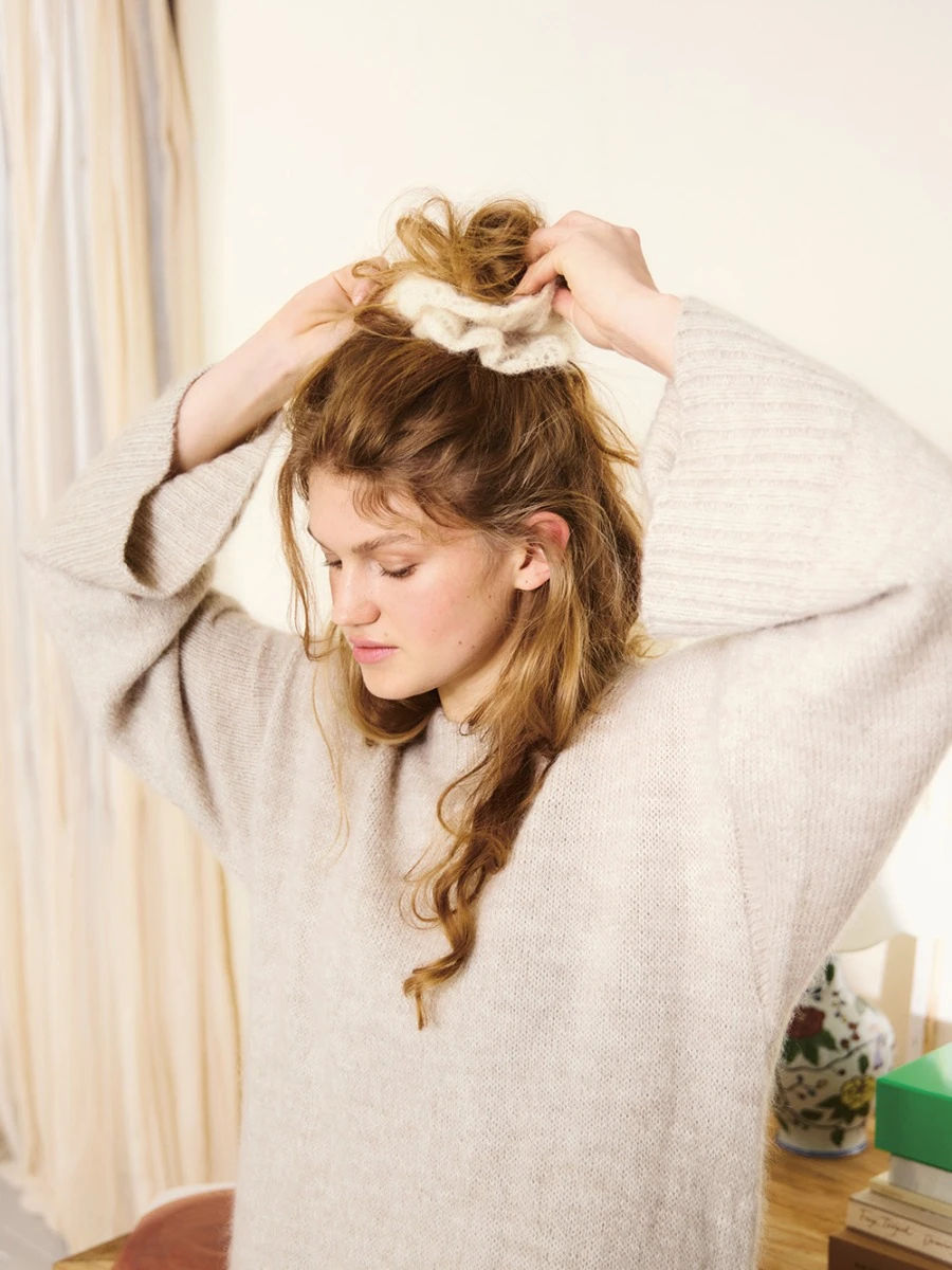2502 Nr. 11 - Fleur Scrunchie  2502 Nr. 11 - Fleur Scrunchie
